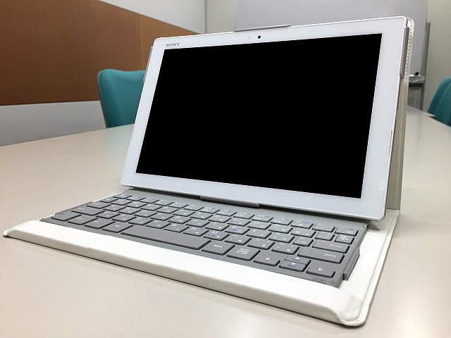 au + 1 collection｜Xperia Z4 Tablet専用 ワイヤレスキーボード付 