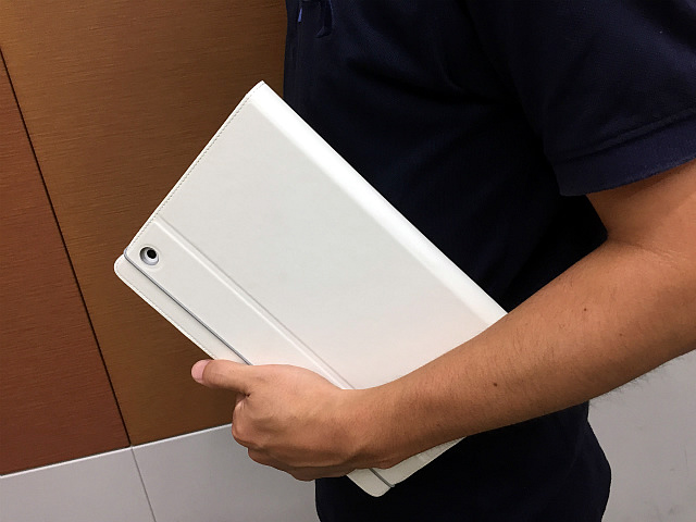 au + 1 collection｜Xperia Z4 Tablet専用 ワイヤレスキーボード付 