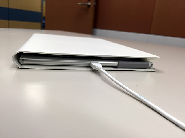 au + 1 collection｜Xperia Z4 Tablet専用 ワイヤレスキーボード付 