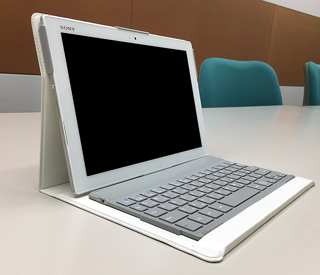 au + 1 collection｜Xperia Z4 Tablet専用 ワイヤレスキーボード付 